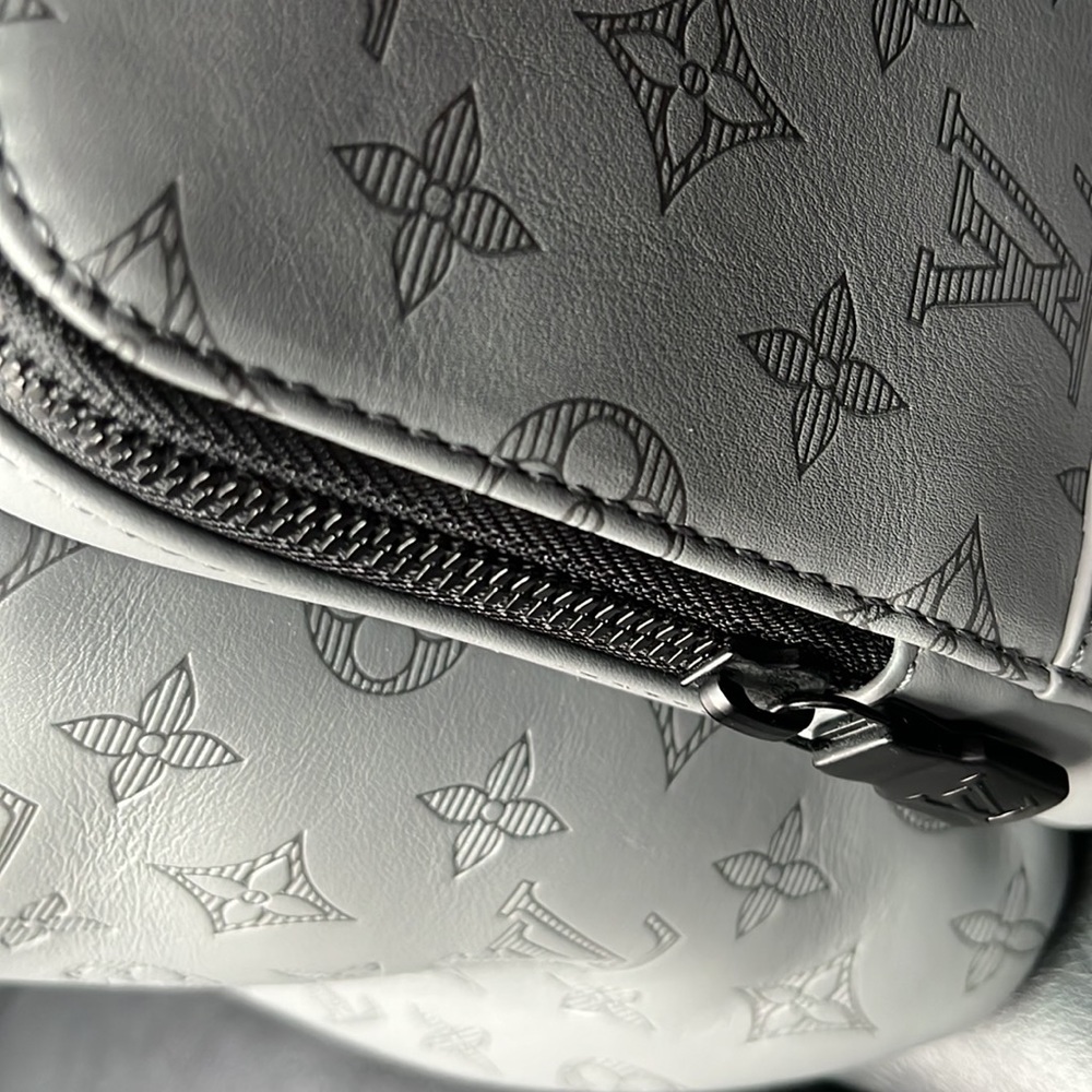 Racer LV -- 🎈SOLD🎈gray monogram with matte black hardware - Picture 2 of 11